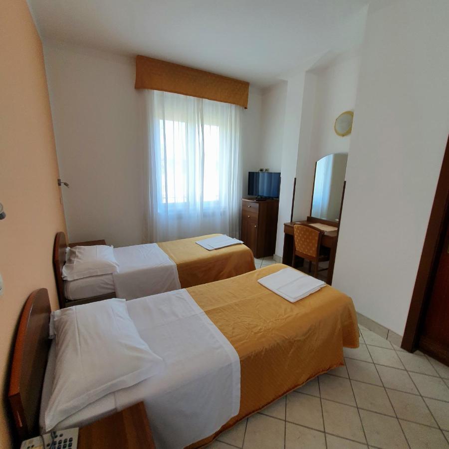 Hotel Perla Massa Lombarda Exterior photo