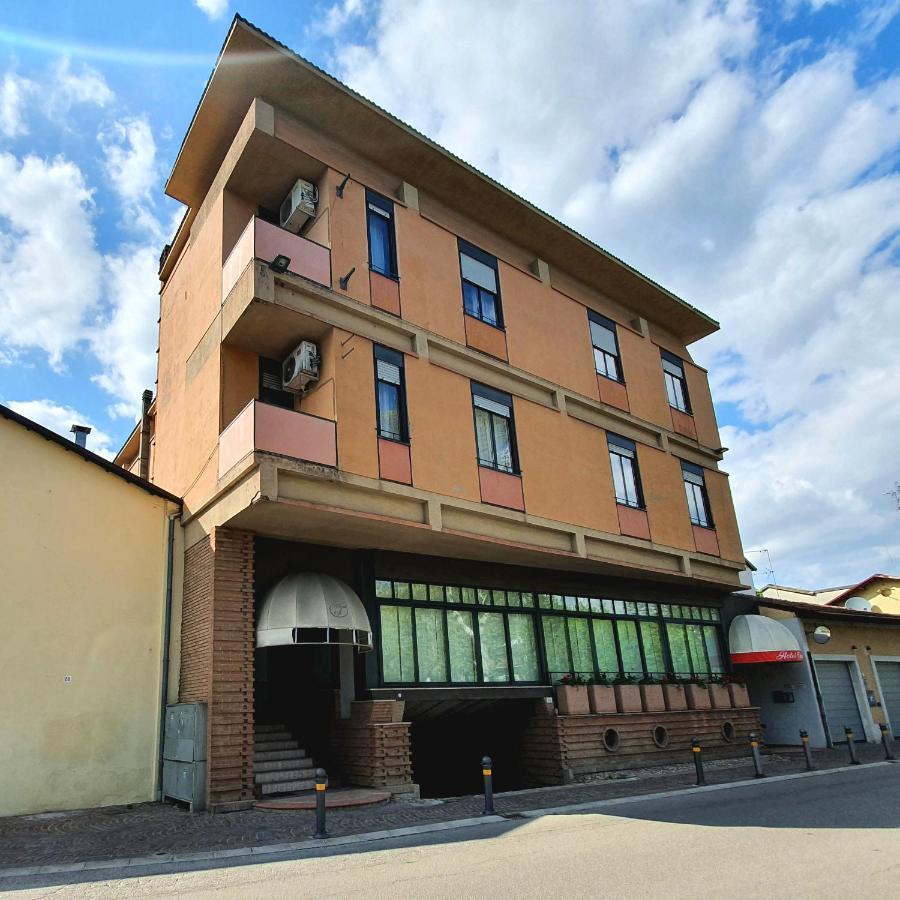 Hotel Perla Massa Lombarda Exterior photo