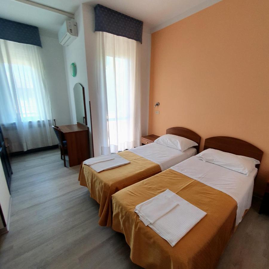Hotel Perla Massa Lombarda Exterior photo